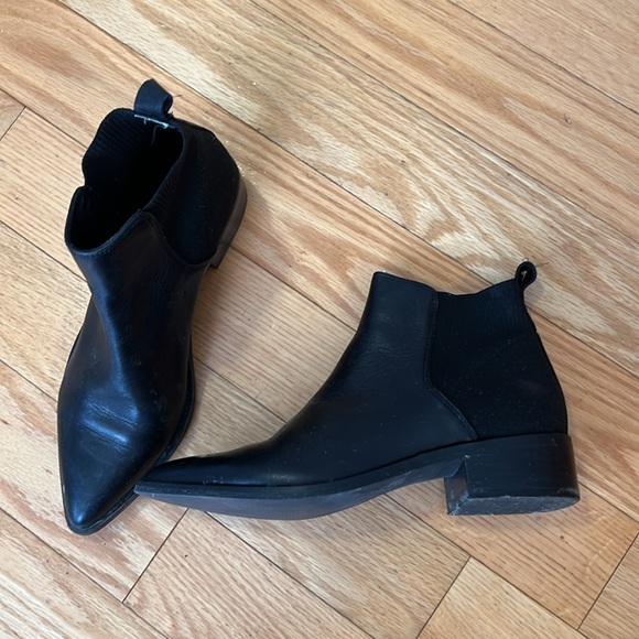 Black Steve Madden Boots “Jingle” - Picture 2 of 4